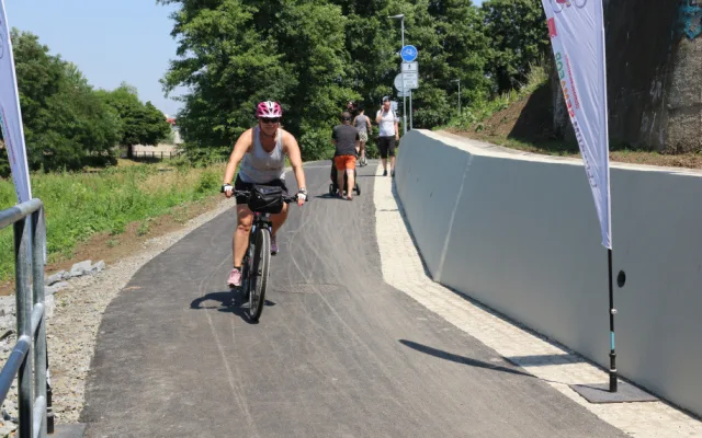 Nová cyklostezka v Hodolanech řeší nebezpečné přejíždění frekventované ulice