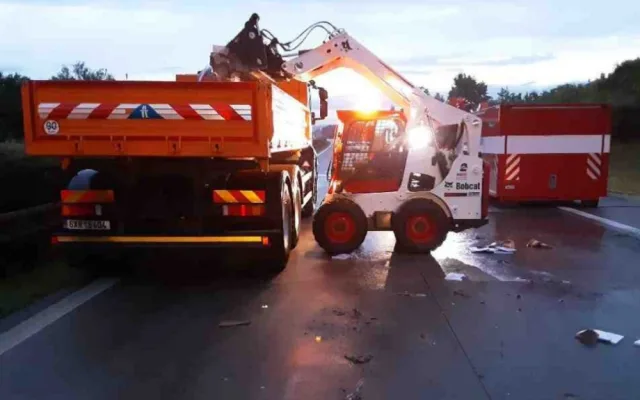 Dopravu na D35 z Lipníku nad Bečvou na Olomouc uzavřela nehoda kamionu
