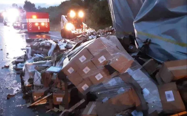 Dopravu na D35 z Lipníku nad Bečvou na Olomouc uzavřela nehoda kamionu