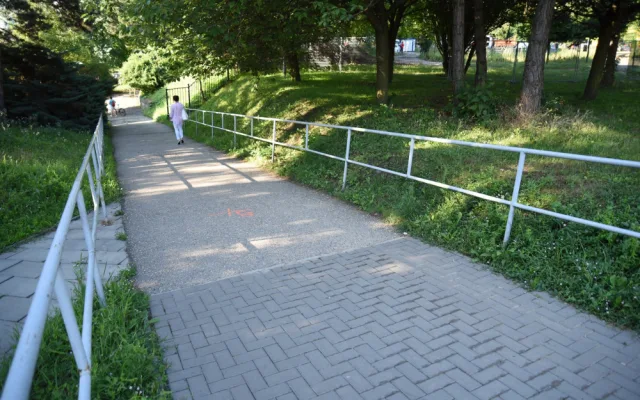 Chodník od zastávek MHD do Fakultní nemocnice Olomouc bude uzavřený