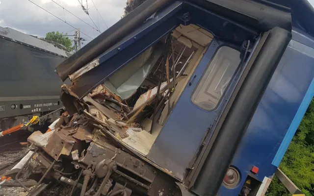 V Němčicích nad Hanou se srazila lokomotiva a osobní vlak, dva zranění