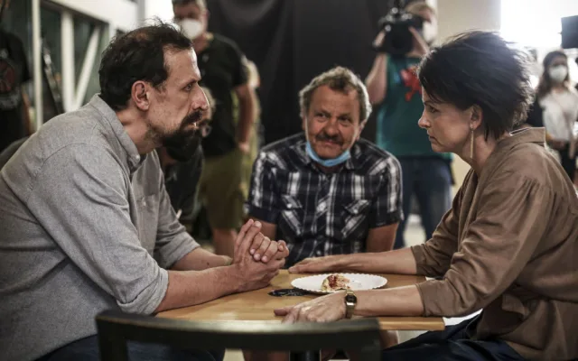 S-klubu, zoo a Bezručovy sady poskytly kulisy pro Krobotův film Šnajdr. Hraje v něm i Iva Janžurová