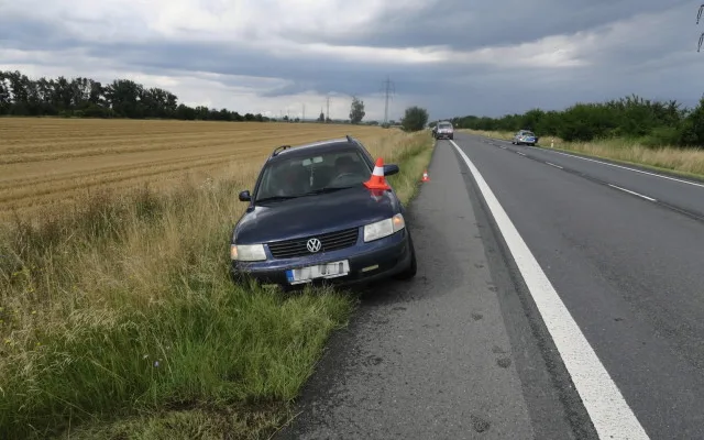 Řidička se třemi promile ohrožovala protijedoucí vůz. Poté skončila mimo silnici