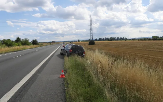 Řidička se třemi promile ohrožovala protijedoucí vůz. Poté skončila mimo silnici