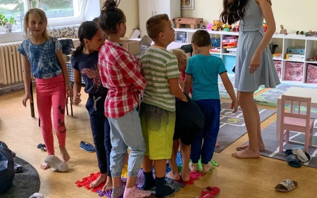 V práci s dětmi z dětských domovů vidím budoucnost a přináší mi to vnitřní radost, říká zakladatelka Nadačního fondu Karolína Kopincová