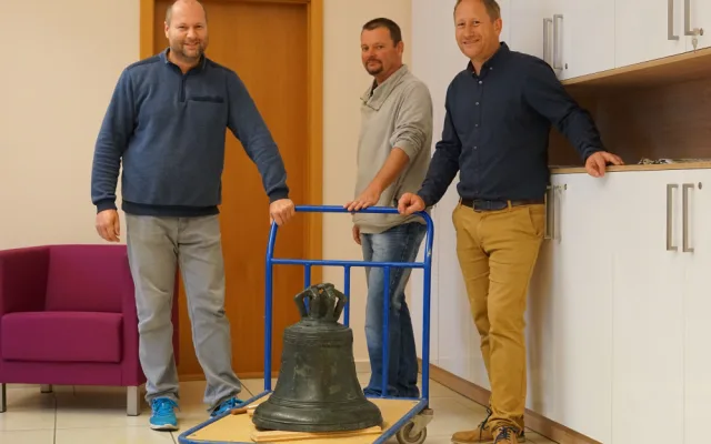 Do Zábřehu se vrátil po více než 70 letech původní zvon. Objevil se v aukci