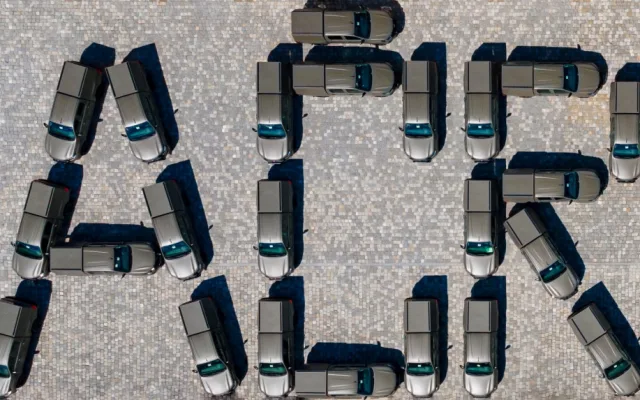 Vojáci si ve Štěpánově převzali první terénní Toyoty Hilux. Nahradí muzejní vozy UAZ