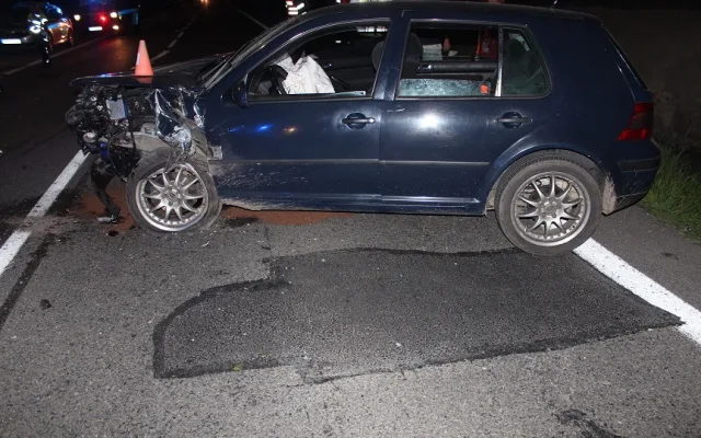 Při noční nehodě automobilů v Olomouci lékaři odvezli do nemocnice tři děti