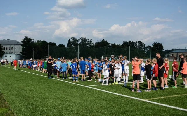 V Olomouci Řepčíně proběhlo slavnostní otevření nového hřiště a první ročník mládežnického turnaje Sigmund Cup