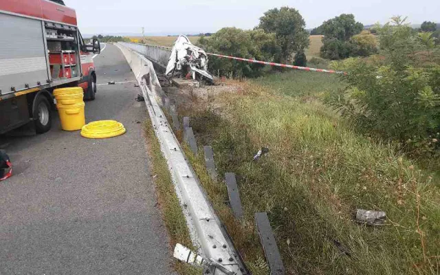 Hasiči z Olomouckého a Zlínského kraje řeší nehodu s únikem kyseliny