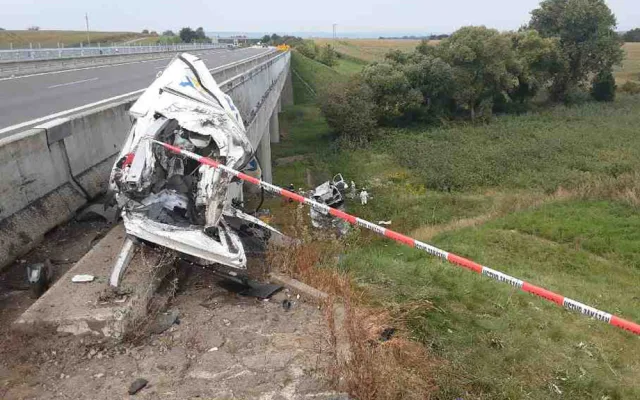 Hasiči z Olomouckého a Zlínského kraje řeší nehodu s únikem kyseliny