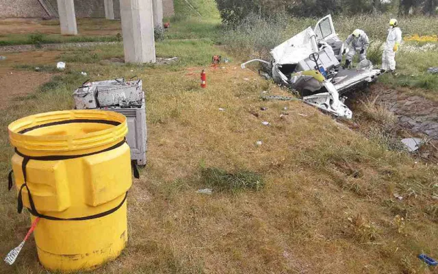 Hasiči z Olomouckého a Zlínského kraje řeší nehodu s únikem kyseliny
