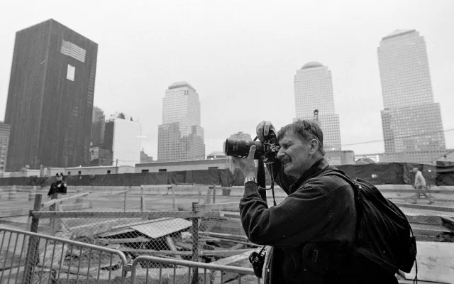Bylo to šílené, viděli jsme útok i následné zřícení obou dvojčat, vzpomíná na 11. září český fotograf