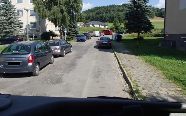 V případě potřeby zásahu už bývá na přeparkování zpravidla pozdě, varují hasiči