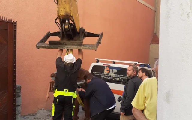Do výklenku olomoucké Vily Primavesi se po 70 letech vrátila socha ponocného