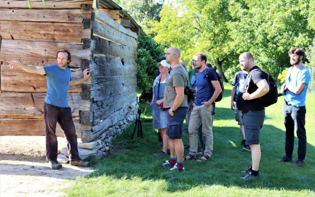 Areál Hanáckého muzea v Příkazích se rozrůstá o unikátní 500 let starou stodolu