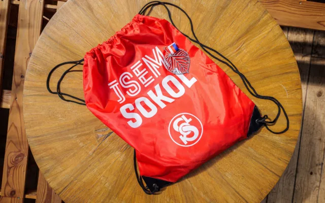 Krása a univerzalita v jednom. Účastníci Sokolského běhu republiky získají originální medaili navrženou Jakubem Flejšarem