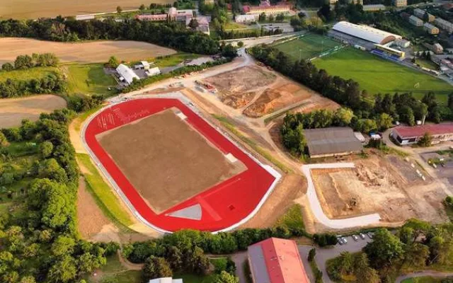 Ve Šternberku se otevřel moderní atletický stadion. Na zavlažování využije dešťovou vodu