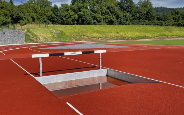 Ve Šternberku se otevřel moderní atletický stadion. Na zavlažování využije dešťovou vodu