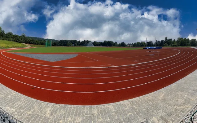 Ve Šternberku se otevřel moderní atletický stadion. Na zavlažování využije dešťovou vodu