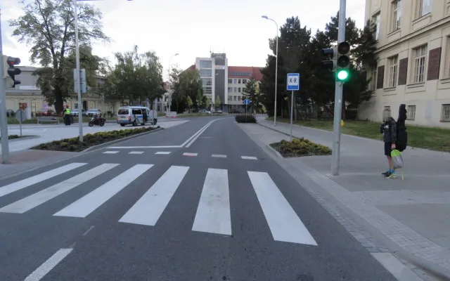 Policie hledá svědky nehody. Čtrnáctiletý cyklista skončil v Prostějově pod koly motorky