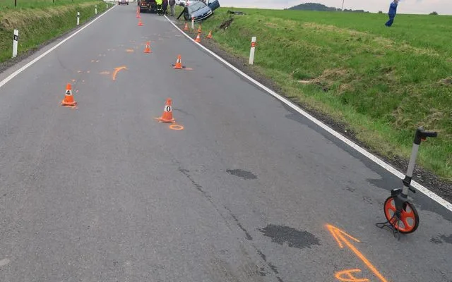 Čerstvá řidička u Supíkovic převrátila auto do příkopu poté, co nezvládla předjíždění
