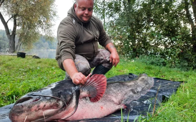 Neskutečný zážitek přineslo rybaření na Poděbradech u Olomouce Michalu Staňkovi. Rekordní sumec měřil 251 cm