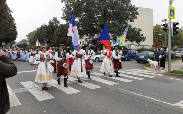 Tovačovem prošly stovky krojovaných Hanáků, kteří se sjeli na festival