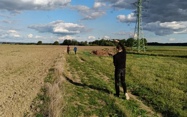 Studenti z Jeseníku vypustili sondu k hranicích vesmíru. Za pár hodin ji našli o sto kilometrů dál