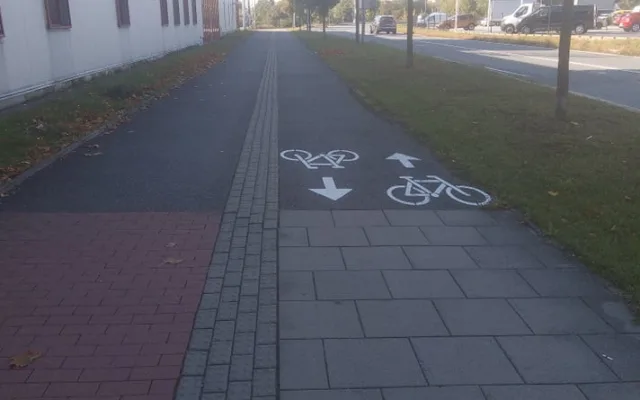 Chaos ve značení cyklostezek. Je to nebezpečné, upozorňují Olomoučané