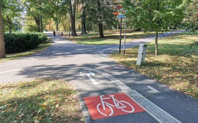 Chaos ve značení cyklostezek. Je to nebezpečné, upozorňují Olomoučané