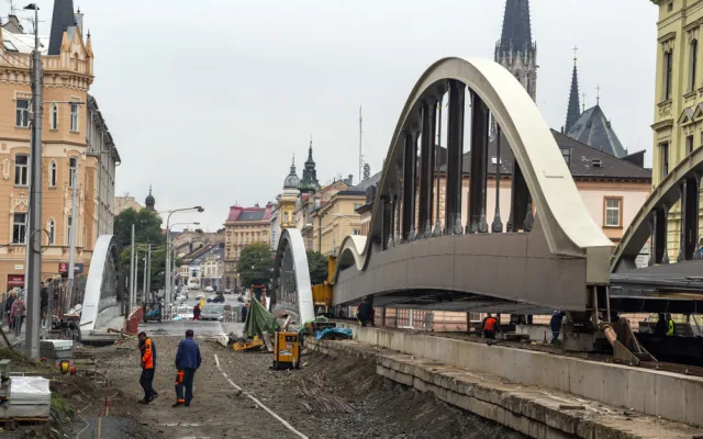 Přesun konstrukce mostu na Masarykově třídě v Olomouci má trvat okolo pěti dní