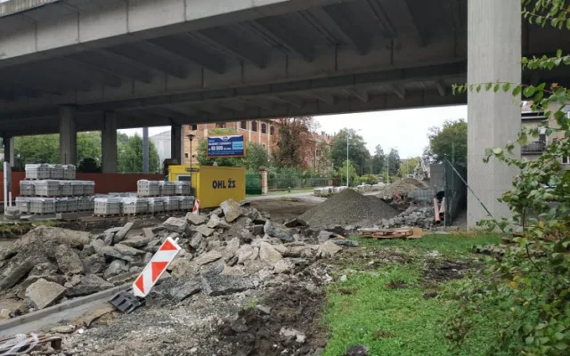 Opravy důležité výpadovky do Vrahovic jsou katastrofa. Město zastavilo platby