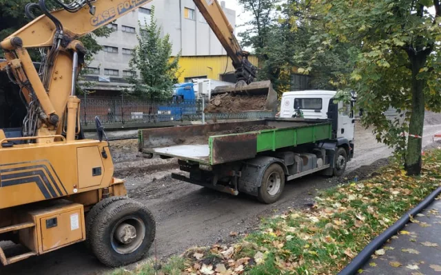 Opravy důležité výpadovky do Vrahovic jsou katastrofa. Město zastavilo platby