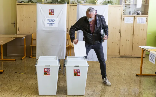 VOLBY 2021: První volební den je u konce. Většina lídrů má odvoleno. Někde byla účast téměř 50 procent