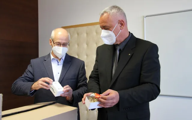 Kraj nakoupil vánoční ozdoby za 35 tisíc korun, aby pomohl s obnovou Bečvy