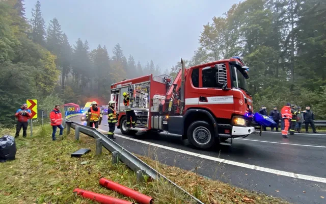 Záchranáři na Červenohorském sedle vyprošťovali školáky z autobusu. Naštěstí jen v rámci cvičení