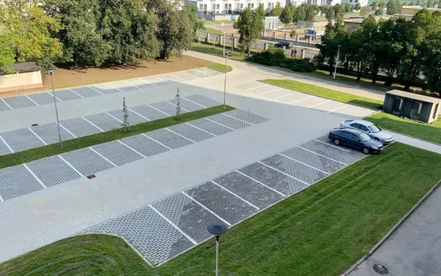 Přerovská nemocnice má konečně parkoviště. Vznikla stovka nových míst