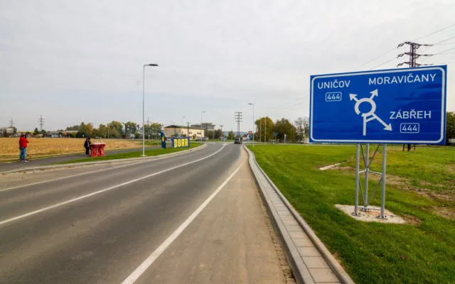 Nová okružní křižovatka v Mohelnici ulehčí dopravě na vytíženém obchvatu