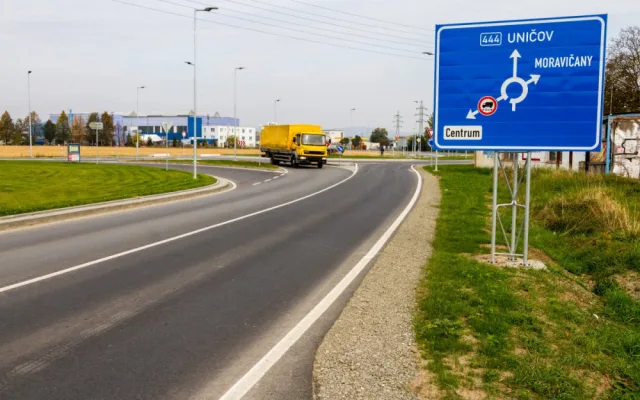 Nová okružní křižovatka v Mohelnici ulehčí dopravě na vytíženém obchvatu