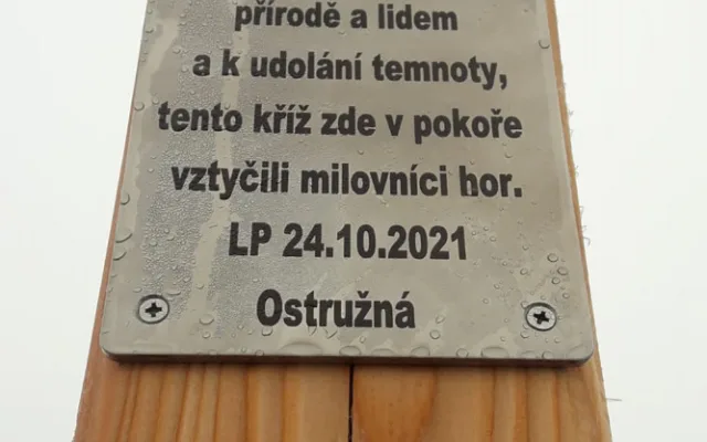 Poselství autorů nepovolené instalace v Chráněné krajinné oblasti Jeseníky