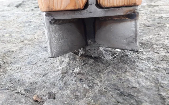 Kříž na skále hory Vozka vydržel jen několik dnů
