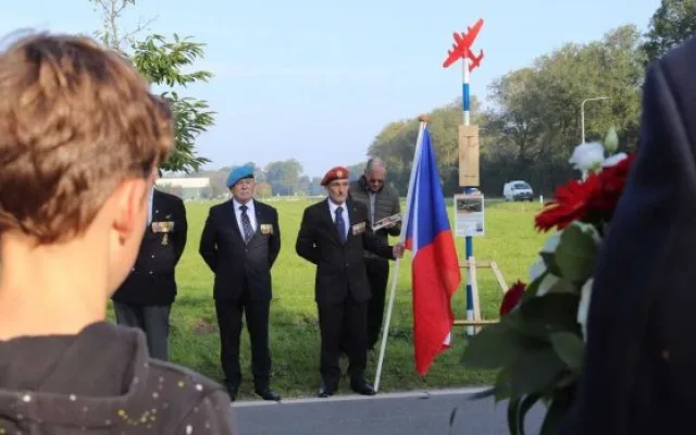 Památku československých letců v Holandsku připomíná pomník. Zahynul tam i rodák z Konice Karel Rychnovský