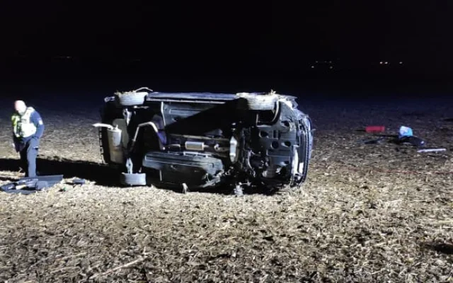 Při hrozivě vypadající nehodě u Oseku and Bečvou ráno skončilo auto v poli