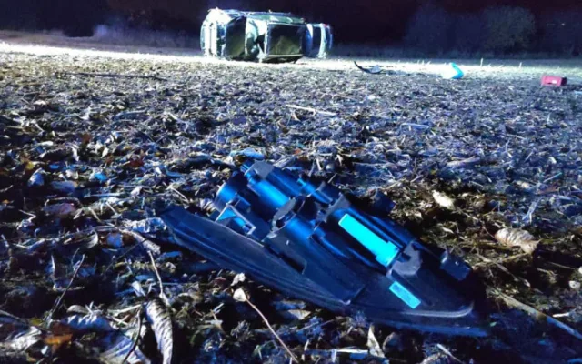 Při hrozivě vypadající nehodě u Oseku and Bečvou ráno skončilo auto v poli