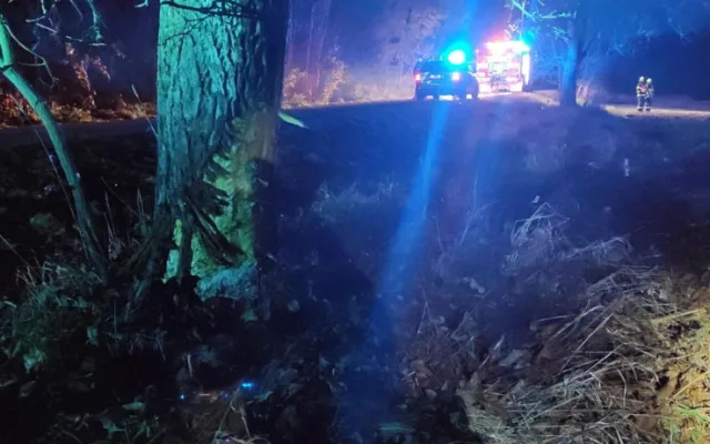 Při hrozivě vypadající nehodě u Oseku and Bečvou ráno skončilo auto v poli