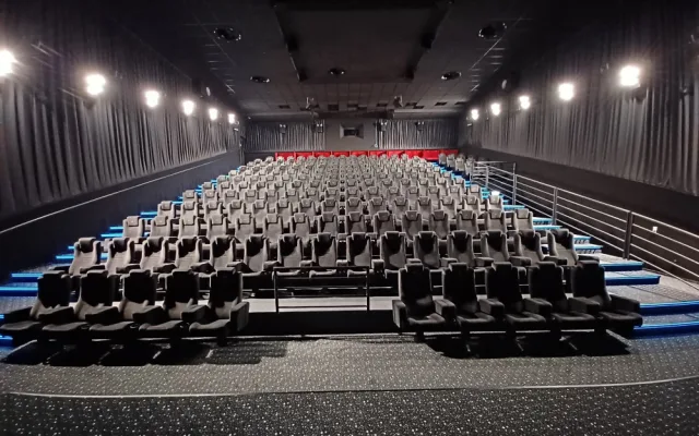 Pohodlí, kožené sedačky, obsluha až do sálu. Olomoucké kino CINEMAX je nejmodernější v zemi