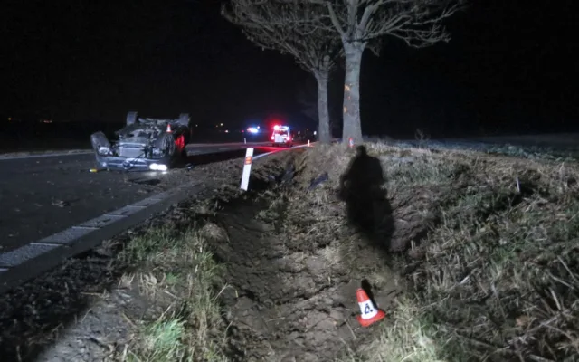 Řidič s Mercedesem havaroval na silnici I/44 mezi obcemi Vlachov a Libivá