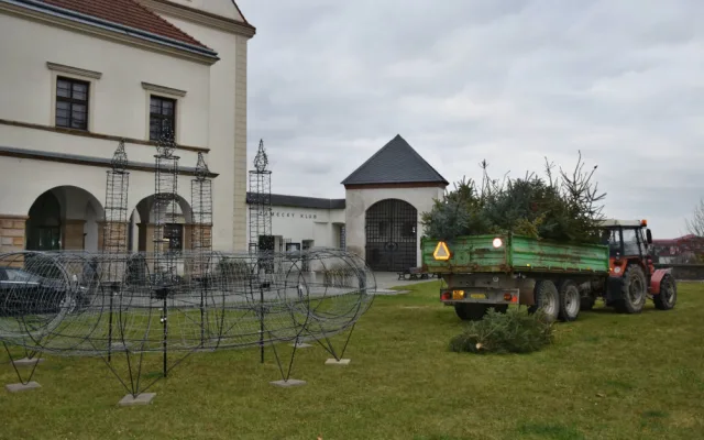 Hranice v neděli před zámkem rozsvítí obří adventní věnec