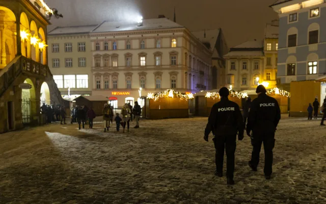 Olomoucké vánoční trhy se ponořily do tmy a lidé odešli. Je to velké zklamání, říkají pořadatelé